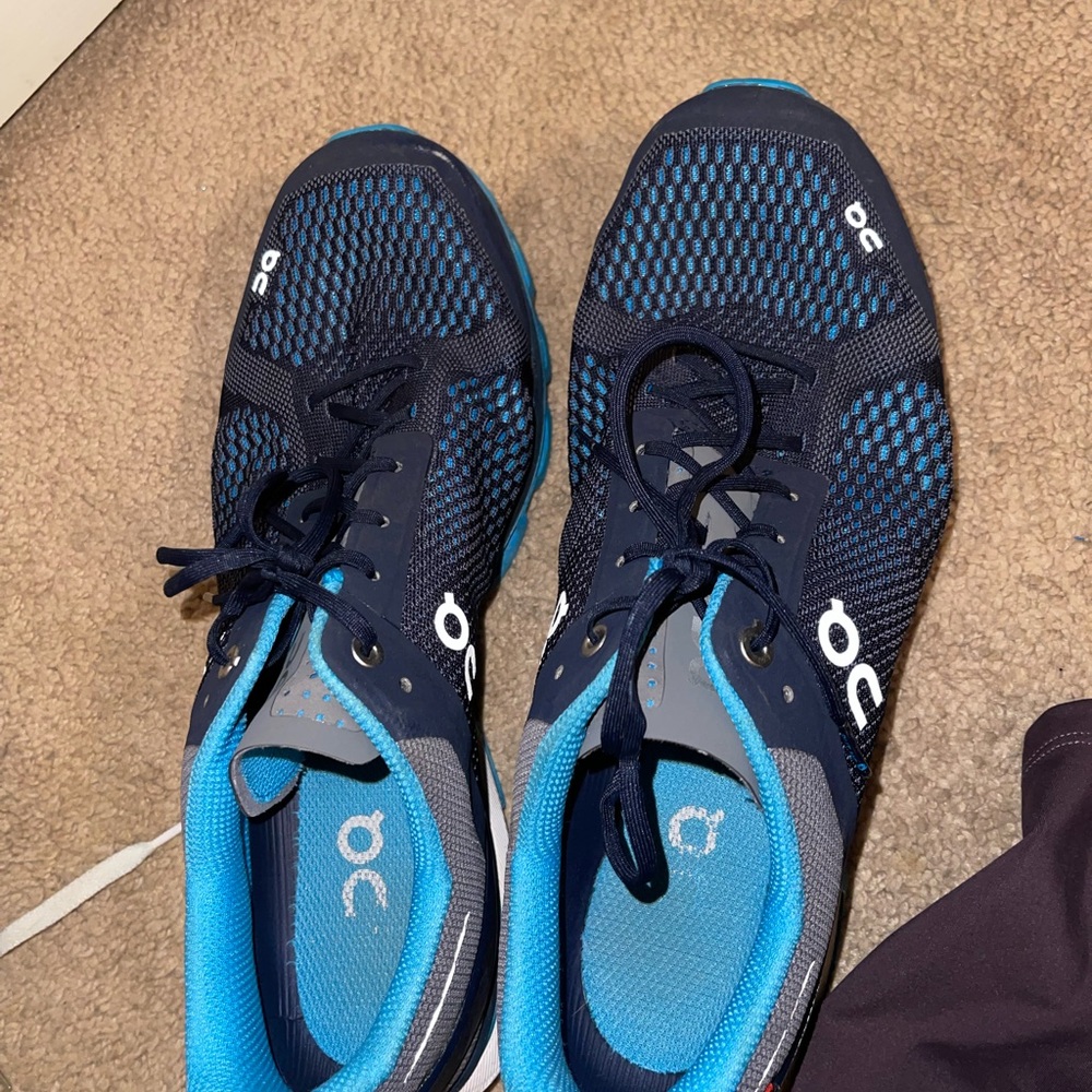 Men’s onclouds